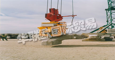 ACIMEX于1971年在法國(guó)創(chuàng)立，在鋼鐵和機(jī)械工業(yè)服務(wù)領(lǐng)域首次獲得法國(guó)在夾持和提升金屬板和鋼板領(lǐng)域的聲譽(yù)。該公司隨后擴(kuò)展了其在混凝土和管道領(lǐng)域的專業(yè)知識(shí)和技能。