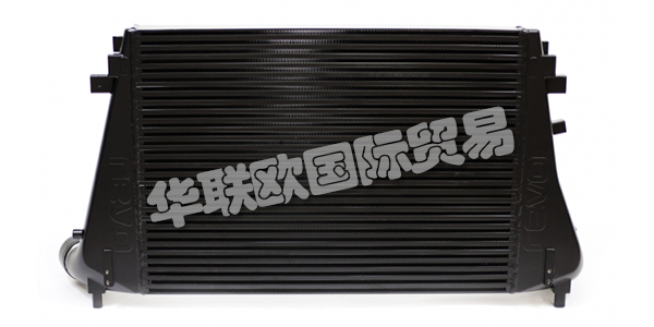 REVO成立于2002年，是汽車后市場行業(yè)的先驅(qū)。REVO軟件和硬件解決方案可以協(xié)調(diào)工作，以釋放引擎的真正潛力。使用最新技術(shù)和設(shè)施在內(nèi)部進(jìn)行設(shè)計(jì)，硬件和軟件工程師均在其專業(yè)領(lǐng)域擁有豐富的經(jīng)驗(yàn)。REVO以提供能夠滿足其客戶要求的高性能并確保使用壽命和可駕駛性為目標(biāo)的產(chǎn)品而感到自豪。下文為您介紹REVO中冷器。